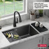 Lavabo de cocina tipo estación de trabajo con un receptáculo de compuesto de granito de 30" de montaje bajo encimera, con reborde WorkFlow™ y accesorios en negro metálico